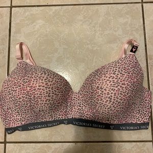 Victoria Secret bra Nwt size 38d